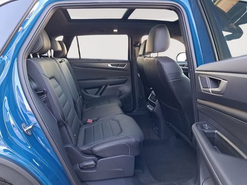 New 2025 Volkswagen Atlas Cross Sport SEL image 16