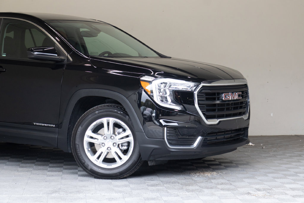 Used 2022 GMC Terrain SLE FWD image 3