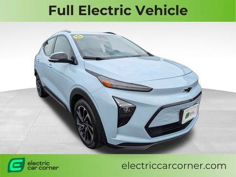 Used 2023 Chevrolet Bolt EUV Premier w/ Sun & Sound Package FWD image 1