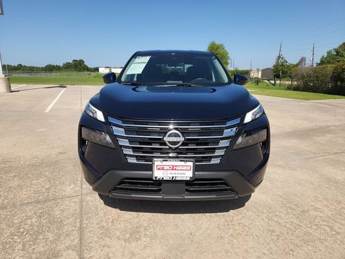 Used 2025 Nissan Rogue SV FWD image 11