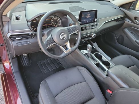 Used 2024 Nissan Altima 2.5 SV image 8