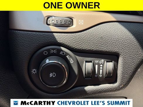 Used 2017 Jeep Cherokee Latitude w/ Cold Weather Group AWD/4WD image 8