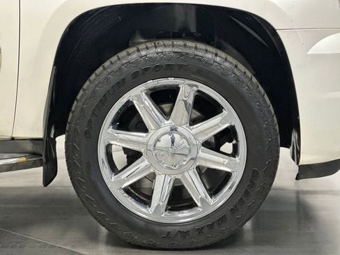 Used 2011 GMC Yukon XL Denali image 32