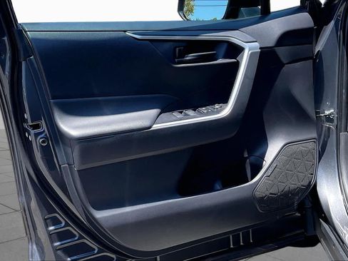 Certified 2025 Toyota RAV4 LE FWD image 21