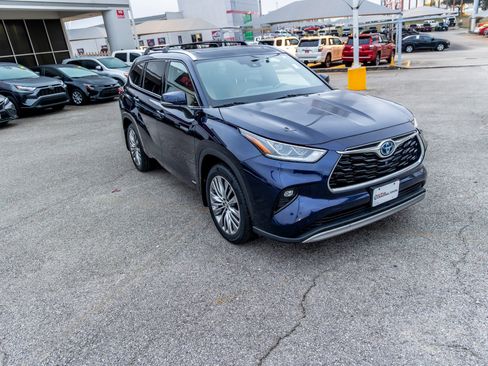 Used 2021 Toyota Highlander Platinum image 5