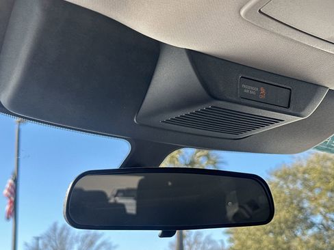 Used 2024 Nissan Pathfinder S image 29