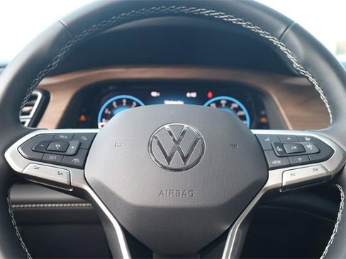 New 2026 Volkswagen Atlas SE image 13