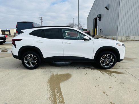 Used 2025 Chevrolet Trax LT w/ LT Convenience Package image 36