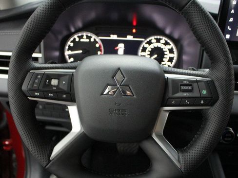 New 2026 Mitsubishi Outlander SE image 8