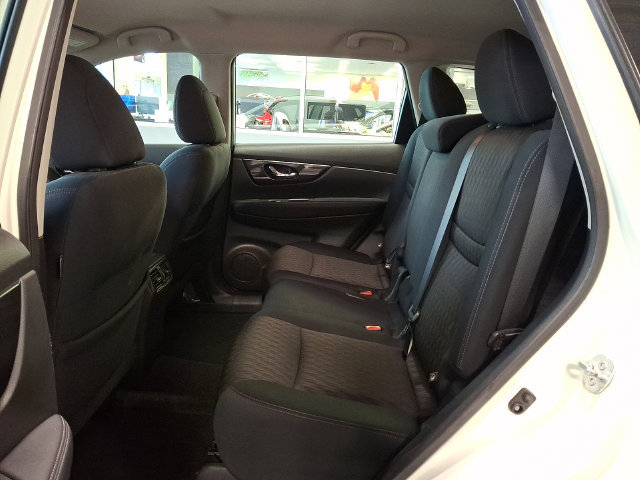 Used 2017 Nissan Rogue S AWD/4WD image 12