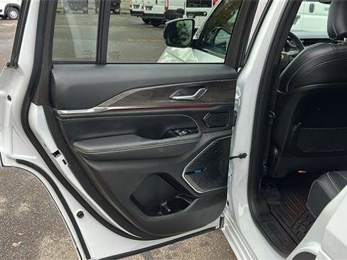 Used 2023 Jeep Grand Cherokee Overland image 23