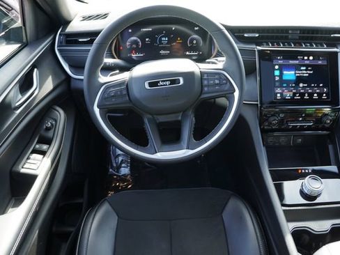 Certified 2023 Jeep Grand Cherokee Altitude image 20