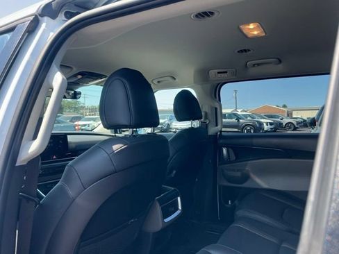 Certified 2026 Kia Carnival FWD image 11