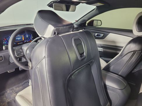 Used 2024 Ford Mustang GT Premium image 17