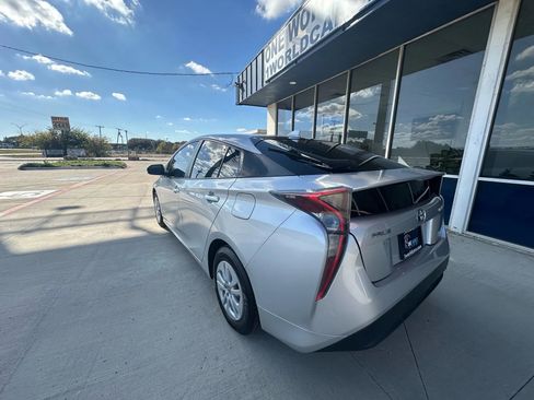 Used 2016 Toyota Prius Two image 3