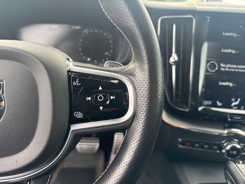 Used 2018 Volvo XC60 T6 R-Design w/ Convenience Package image 12