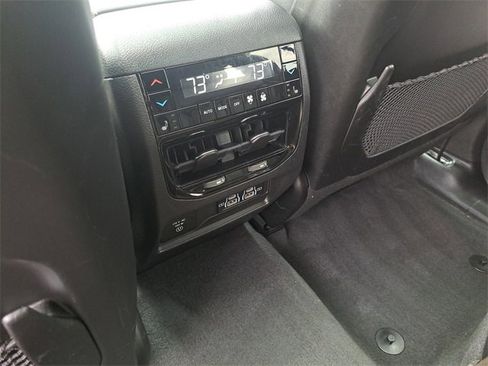 Used 2022 Jeep Grand Cherokee Overland w/ Luxury Tech Group IV image 15