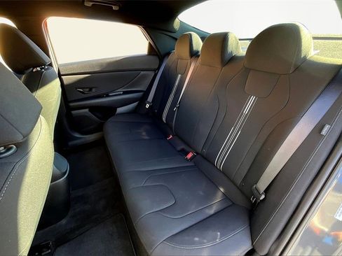 Certified 2025 Hyundai Elantra Sport image 26