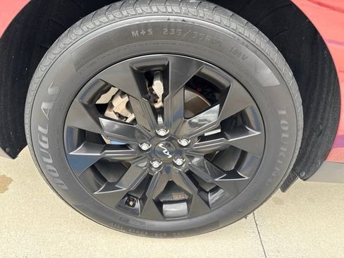 Certified 2024 Kia Carnival SX FWD image 11