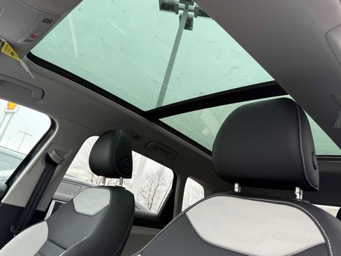New 2026 Volkswagen Taos SEL AWD/4WD image 7