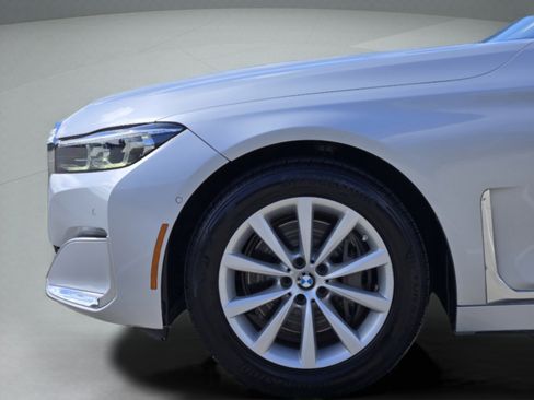 Used 2020 BMW 740i w/ Premium Package RWD image 30