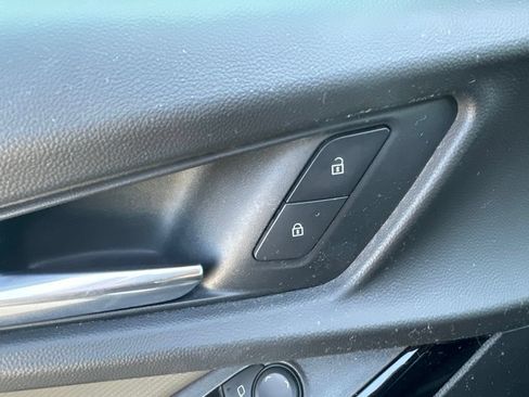 Used 2025 Chevrolet Equinox LT w/ Convenience Package II AWD/4WD image 8