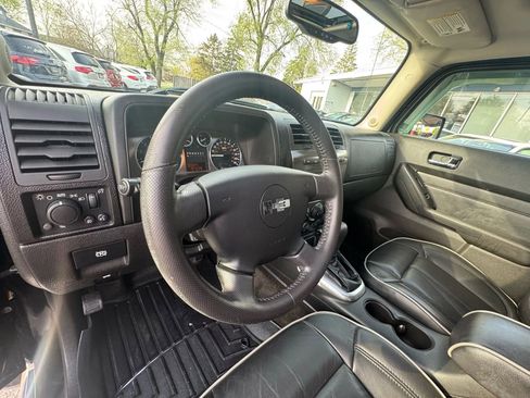 Used 2009 HUMMER H3 Luxury image 9