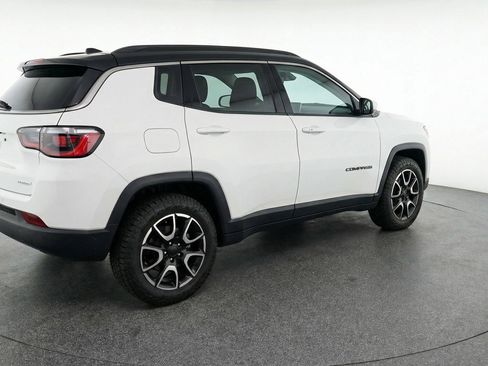 Used 2025 Jeep Compass Trailhawk AWD/4WD image 9