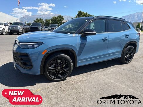 Used 2025 Volkswagen Tiguan SE R-Line AWD/4WD image 8