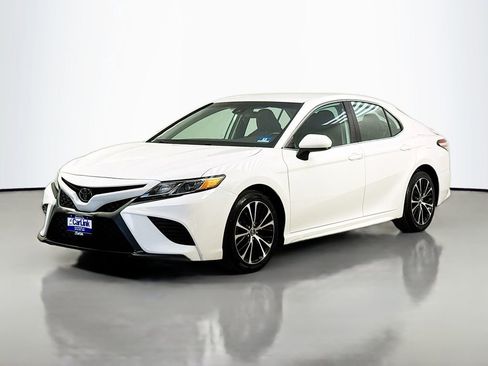 Used 2020 Toyota Camry SE FWD image 3