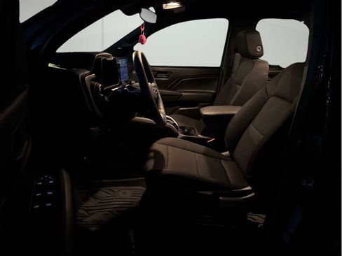 Used 2024 Chevrolet Colorado Trail Boss image 9