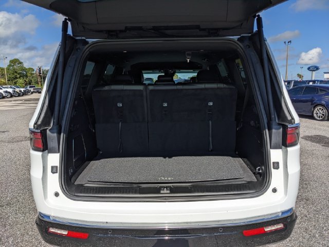 Used 2023 Jeep Wagoneer 4WD w/ Convenience Group I image 13