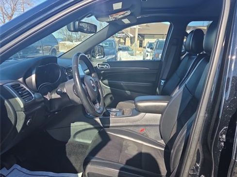 Used 2019 Jeep Grand Cherokee Altitude image 34