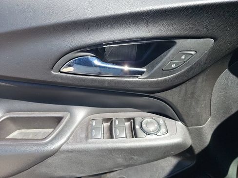 Used 2018 Chevrolet Equinox LT FWD image 15