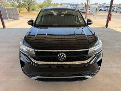 Used 2023 Volkswagen Taos SE w/ Panoramic Sunroof Package AWD/4WD image 2