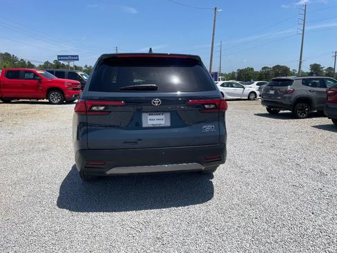 Used 2024 Toyota Grand Highlander FWD image 9