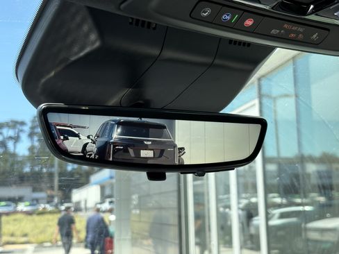 Certified 2025 Cadillac Escalade ESV V AWD/4WD image 32