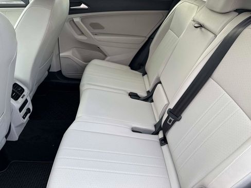Certified 2022 Volkswagen Tiguan SE image 13