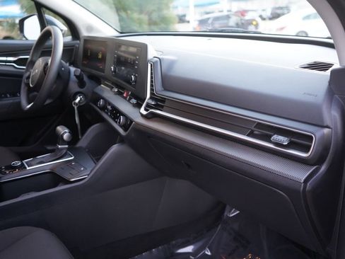 Used 2024 Kia Sportage LX image 19