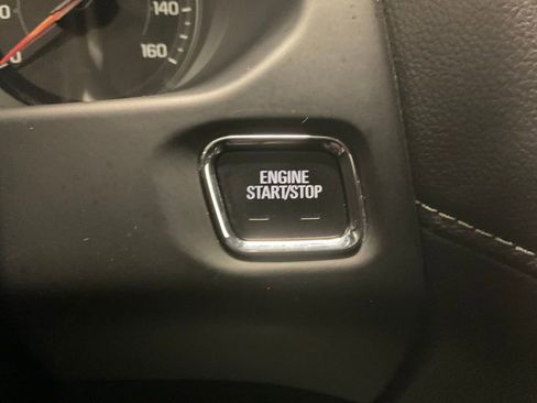 Used 2023 GMC Acadia SLT image 16