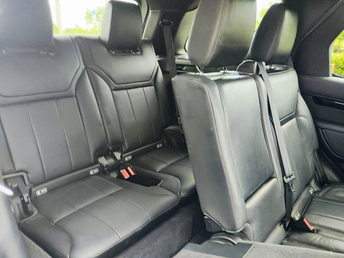 Used 2017 Land Rover Discovery SE image 20