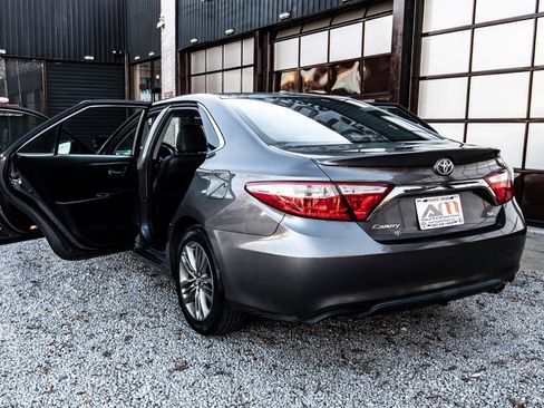 Used 2015 Toyota Camry SE image 14