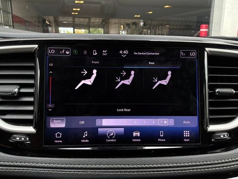Used 2023 Chrysler Pacifica Touring-L FWD image 37