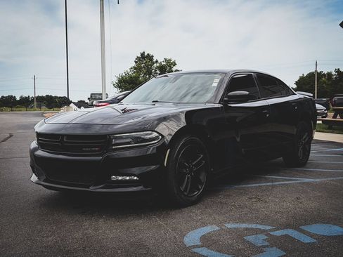 Used 2019 Dodge Charger SXT AWD/4WD image 16