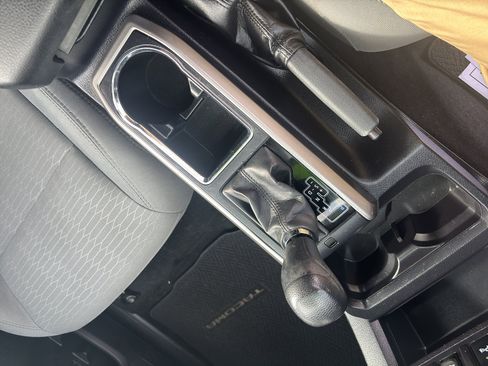 Used 2017 Toyota Tacoma SR5 image 12