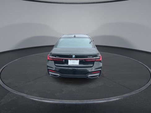 Used 2022 BMW 740i xDrive w/ M Sport Package AWD/4WD image 7