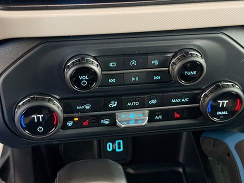 Used 2023 Ford Bronco Wildtrak image 15