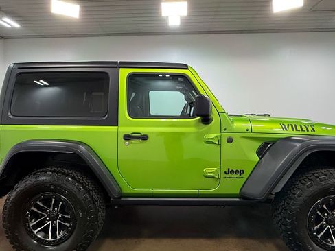 Used 2025 Jeep Wrangler Sport AWD/4WD image 30