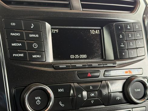 Used 2017 Ford Explorer XLT FWD image 21