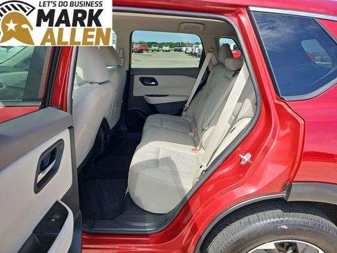 Used 2025 Nissan Rogue SV FWD image 24